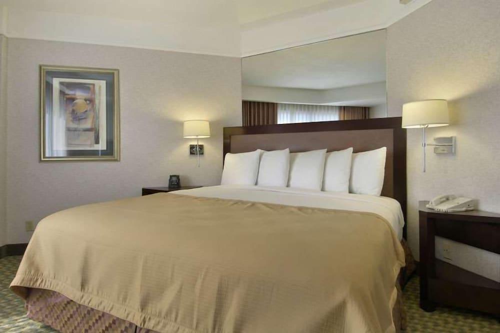 Hotel Embassy By Hilton Orange County Airport