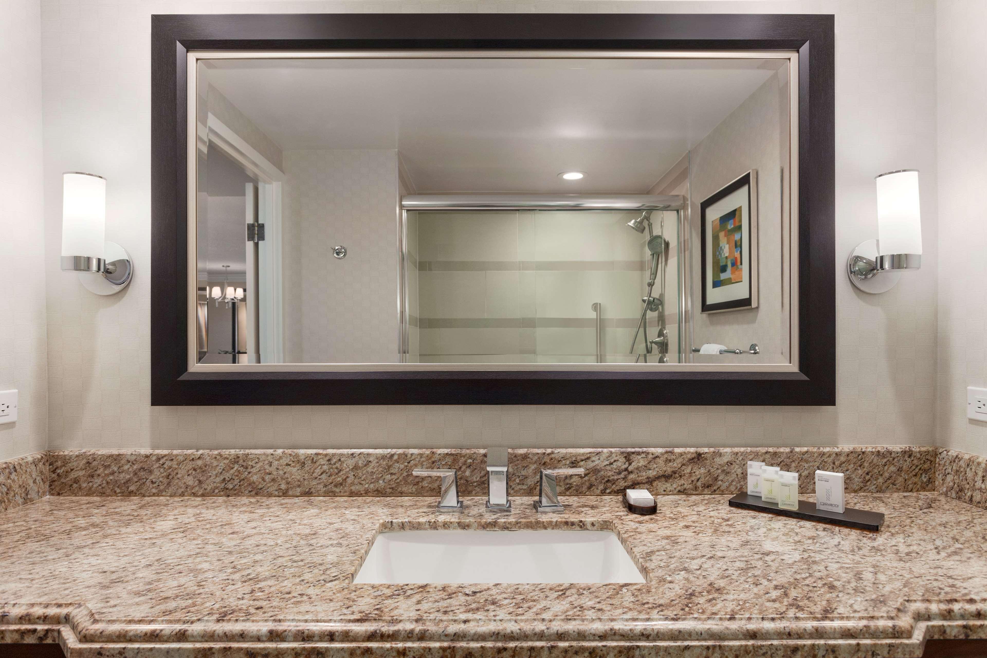 Embassy By Hilton Orange County Airport 3*