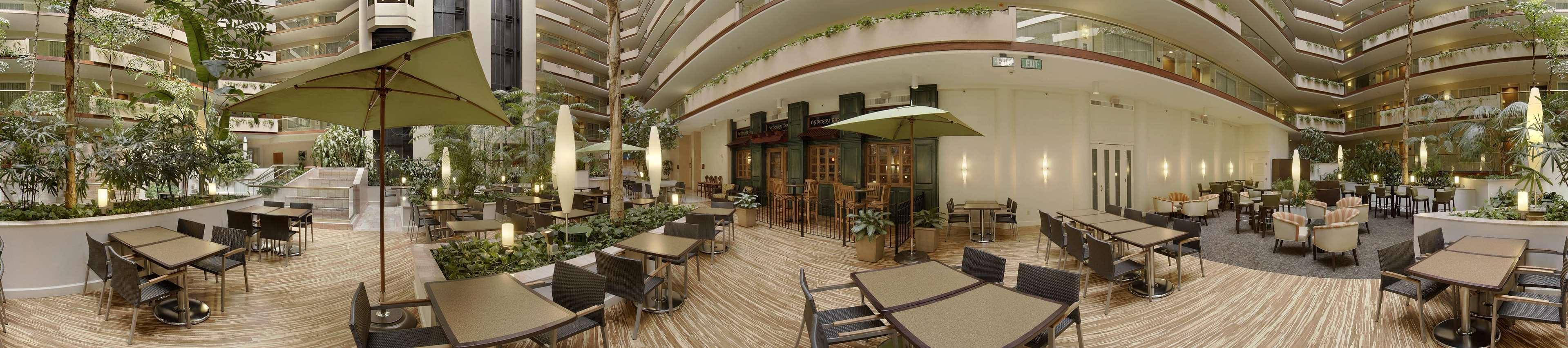 Hotel Embassy By Hilton Orange County Airport 3*