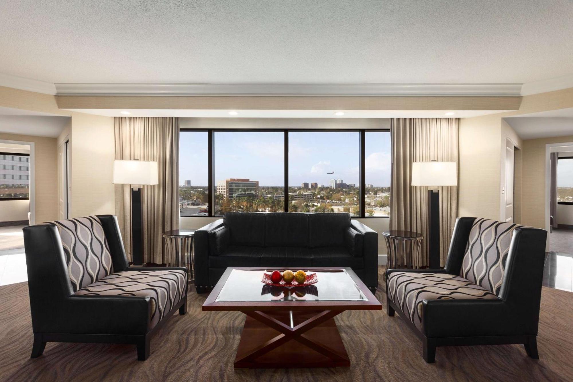 Hotel Embassy By Hilton Orange County Airport Irvine