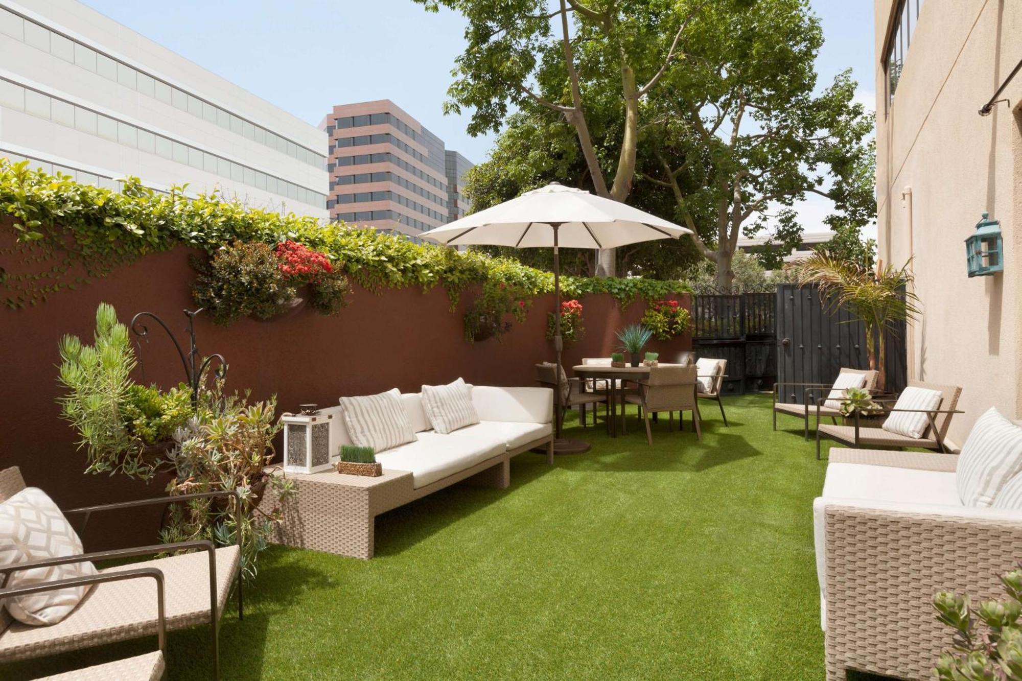 Hotel Embassy By Hilton Orange County Airport