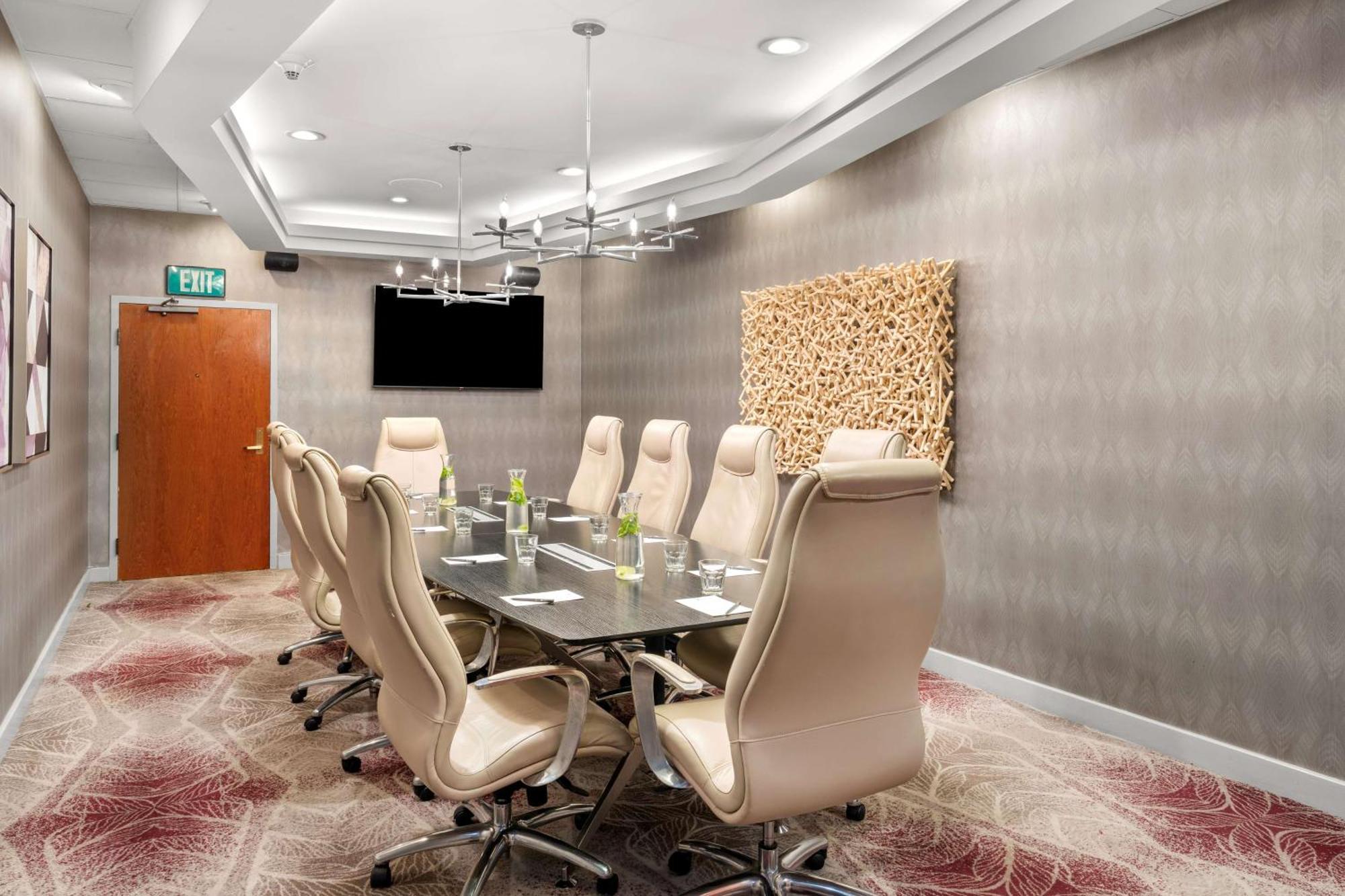 Embassy By Hilton Orange County Airport Hotel Irvine