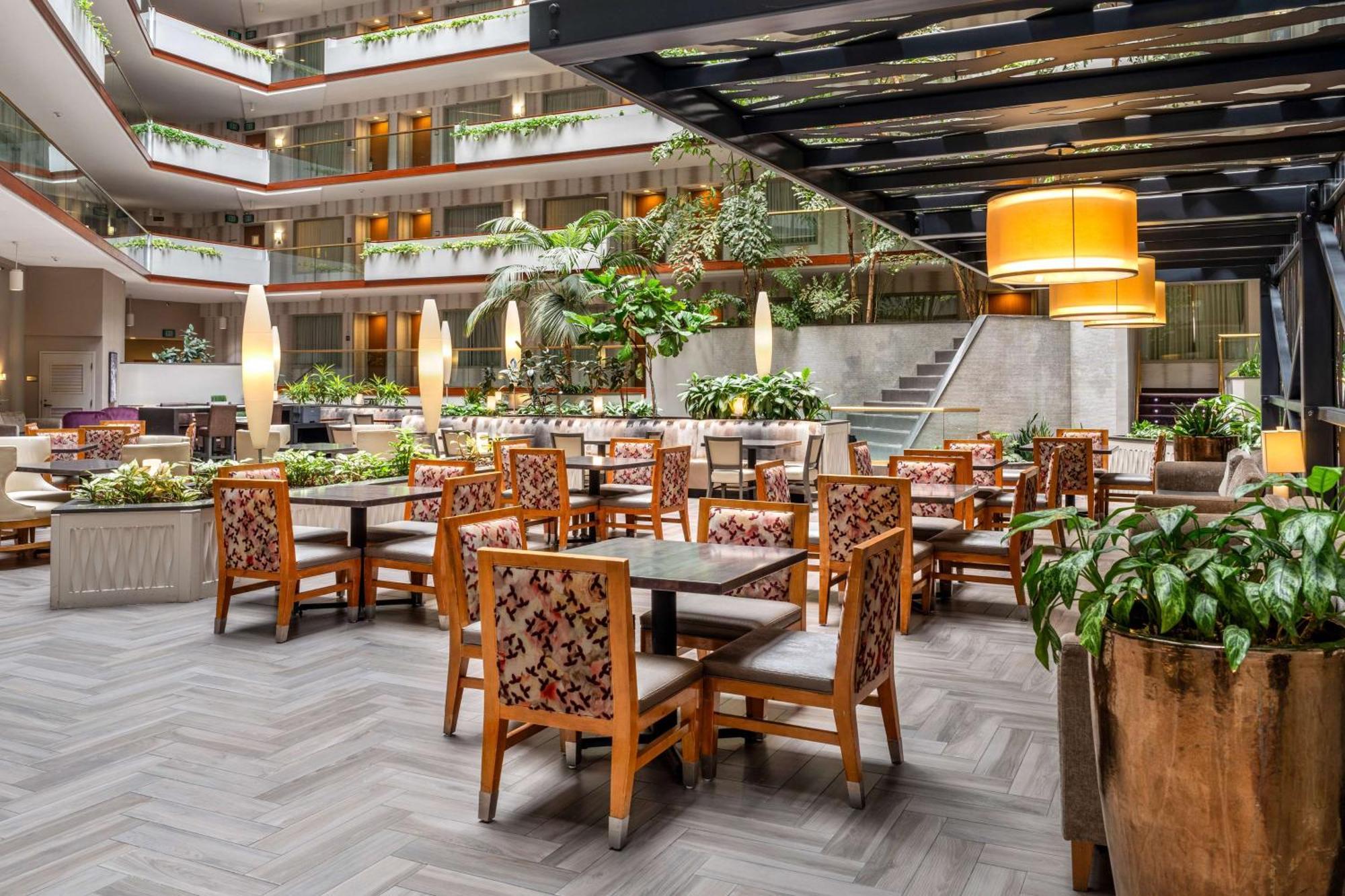Hotel Embassy By Hilton Orange County Airport 3*