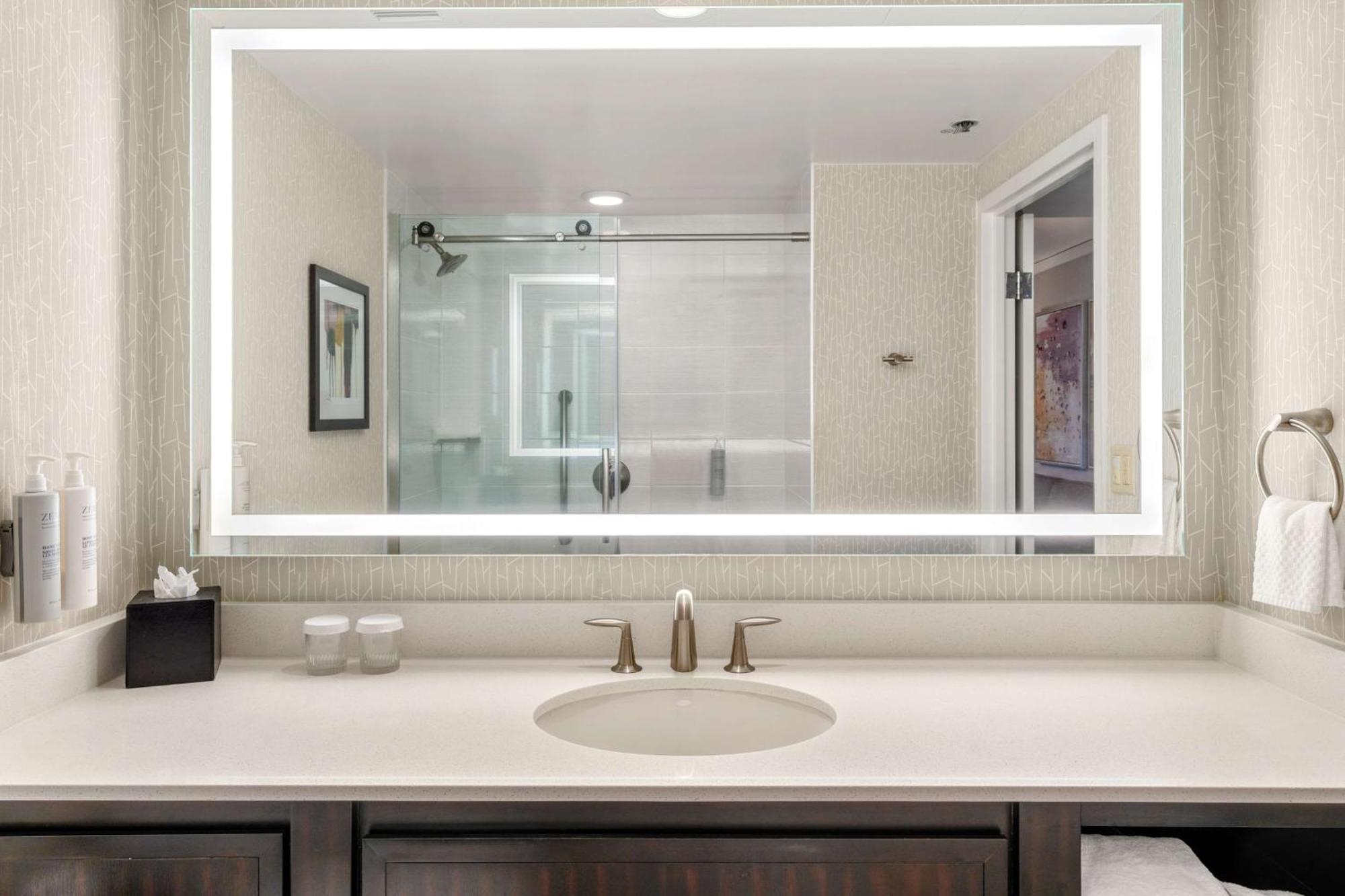 Hotel Embassy By Hilton Orange County Airport Irvine